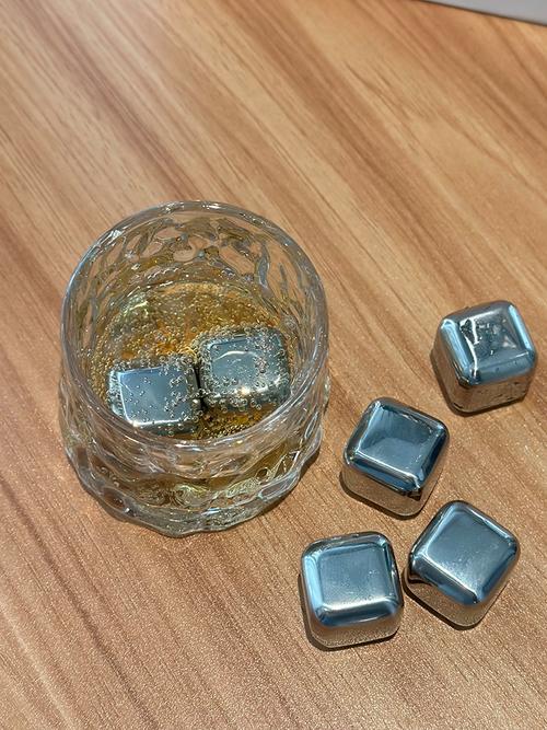 威士忌冰酒石與工業冰塊 從304不銹鋼速凍冰粒到可循環冰鎮神器的全面解析